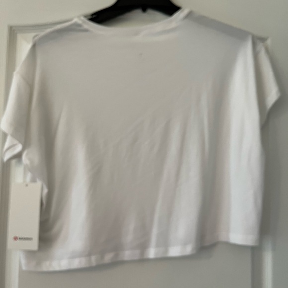 NWT lululemon crop top - Picture 3 of 6